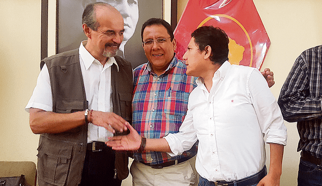 Antes amigos, hoy rivales. José Mirada cuando tenía buenas relaciones políticas con Elías Rodríguez y Mauricio Mulder.