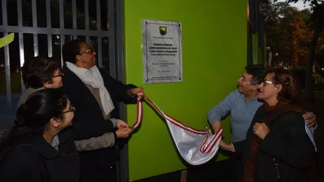 Luisa Fuentes Quijandría presentando la remodelación del complejo deportivo que lleva su nombre. Foto: Municipalidad de Lince