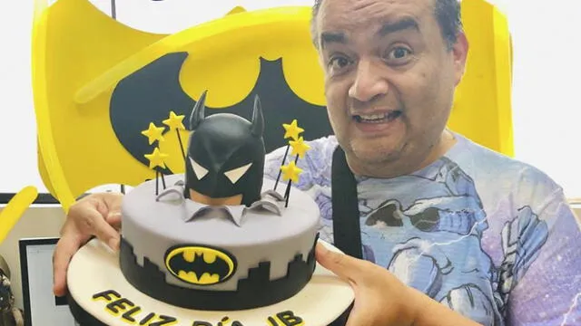 Jorge Benavides se mostró emocionado al recibir 6 tortas en su cumpleaños