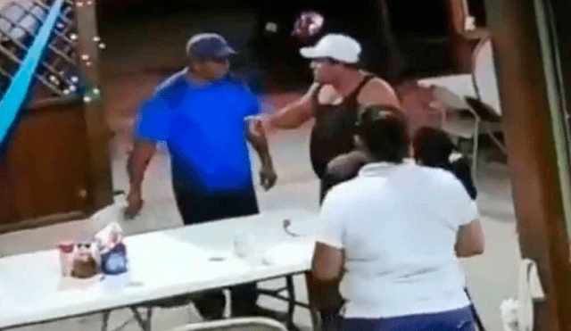 Los delincuentes se dieron a la fuga tras dejar a ambas víctimas muertas sobre el suelo. (Foto: captura)