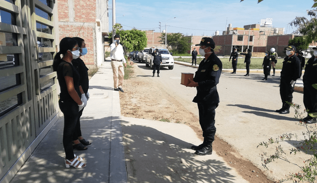 La ceremonia se realizó en Lambayeque en compañía de su familiar y su menor hija.