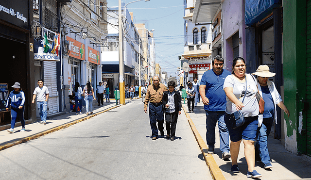 Sin vehículos. Calle Elías Aguirre será solo para peatones.