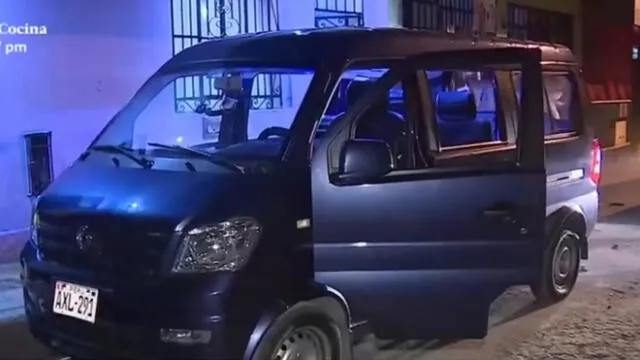 Familia salía su vivienda en un auto cuando fueron abordados por presuntos pandilleros. (Foto: Captura de video / América Noticias)
