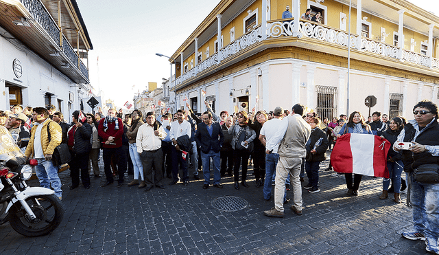 Presidente Vizcarra y gobernadores acuerdan revisar la licencia de Tía María