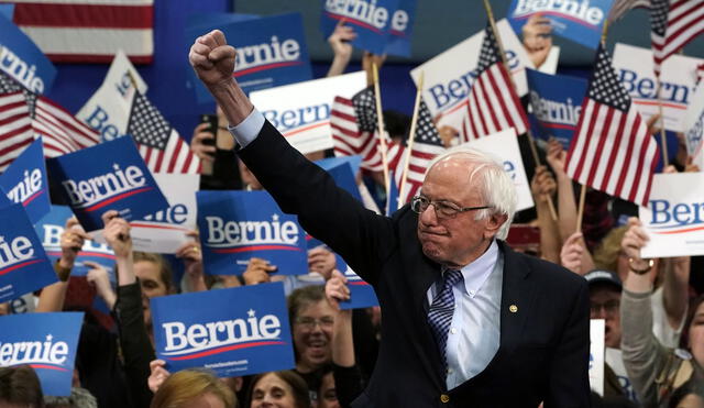 Bernie Sanders llega para hablar en un evento de la Noche de la Primaria en el SNHU Field House en Manchester, New Hampshire, el 11 de febrero de 2020.