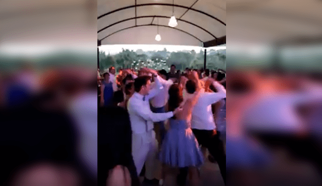 En Facebook, un grupo de invitados fueron captados cuando bailaron una salsa en plena fiesta de matrimonio.