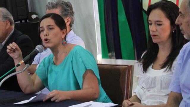 Verónika Mendoza cuestiona a PPK por “estigmatizar” a maestros