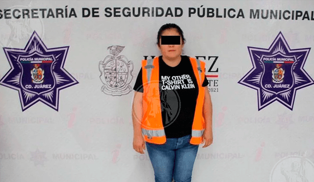 México: mujer encierra a su hija en carro para poder entrar a un bar 