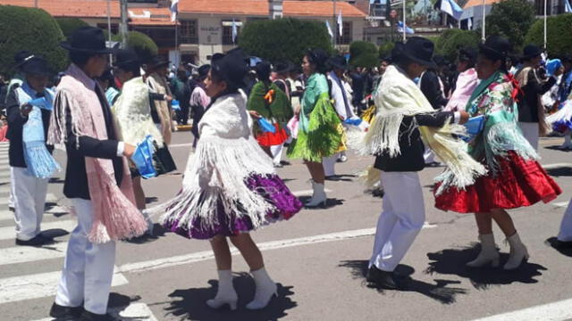 Más de 500 escolares festejan aniversario de Puno bailando Pandilla Puneña [VIDEO]