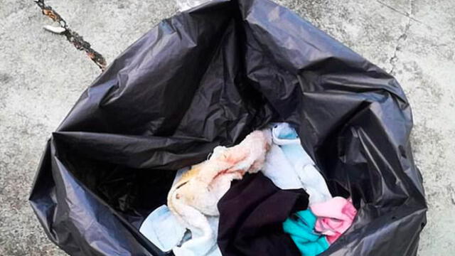 Hombre encontró un bebé en una bolsa de basura en los alrededores de un edificio abandonado en Tailandia. Foto: Daily Mail.