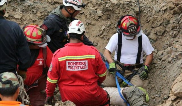 En VMT dos obreros mueren sepultados tras caerles un muro en construcción