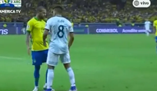 Argentina vs Brasil: gresca entre Dani Alves y Marcos Acuña en la semifinal de la Copa América 2019.