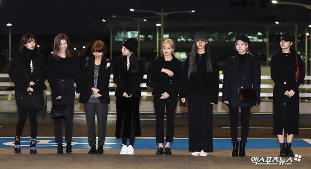 Las integrantes de TWICE a la llegada a Vietnam para los Asia Artist Awards 2019.