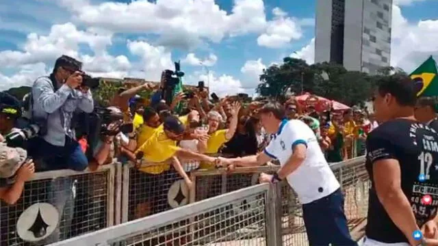 Jair Bolsonaro rompe cuarentena y saluda a sus simpatizantes en Brasilia [VIDEO]