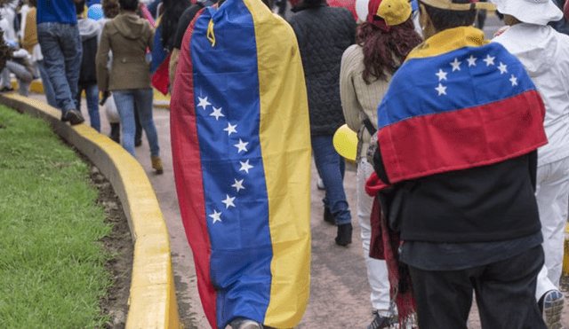 El 45% de venezolanos gana menos del salario mínimo en Lima