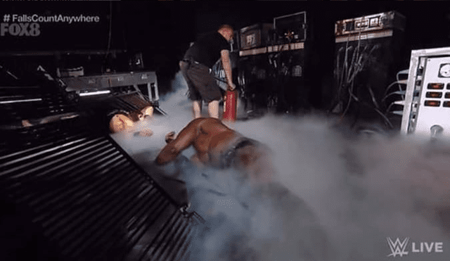 Braun Strowman y Bobby Lashley destruyen el escenario en RAW.