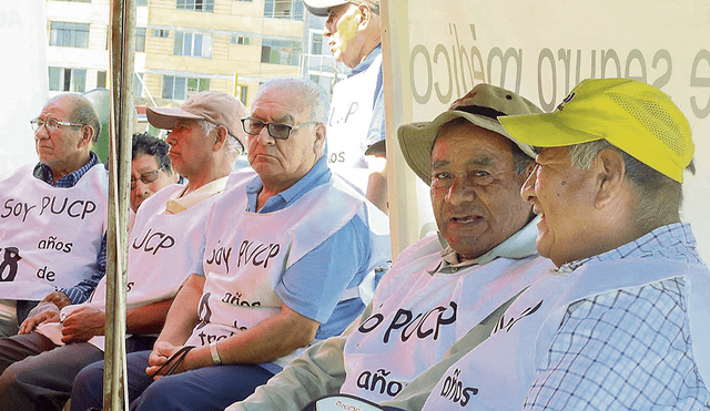 Jubilados de la PUCP en huelga piden ser oídos