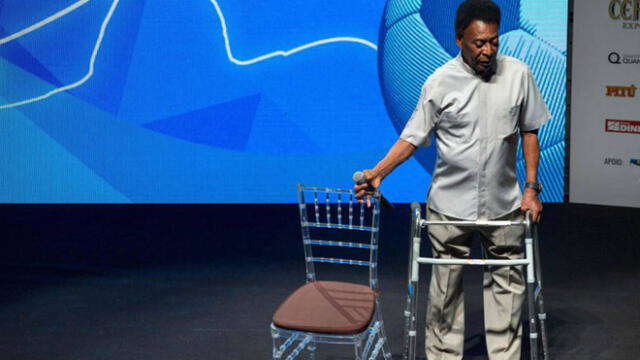 Pelé impacta al mundo al aparecer en una ceremonia con un andador  