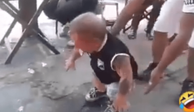 Facebook Viral: La genial imitación de bebé que realiza este joven ebrio viene causando furor en redes [VIDEO] 