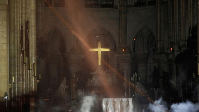 Twitter: Debate entre ateos y creyentes desata furor por incendio en Notre Dame