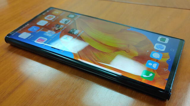 Huawei Mate Xs y su pantalla frontal plegada.