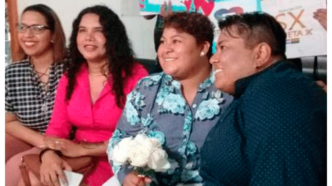 Celebran primer matrimonio igualitario en Registro Civil de Guayaquil. Foto: El Comercio Ecuador