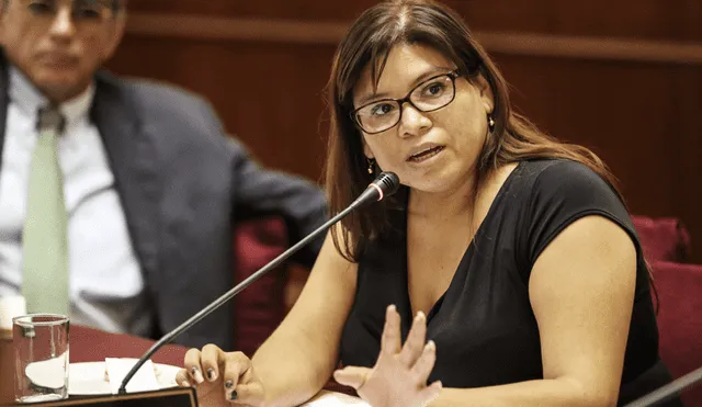 Lizbeth Hilda Robles Uribe dejó de ser congresista el 30 de setiembre de 2019, cuando Martín Vizcarra disolvió la entidad legislativa.