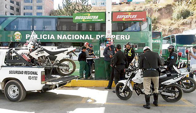 Confirman prisión efectiva para dos suboficiales que vendían gasolina de vehículos policiales