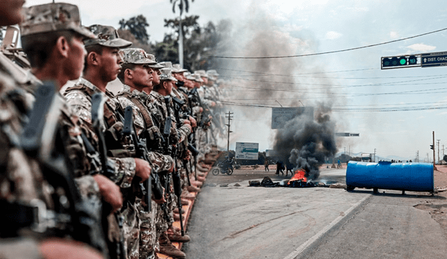 Las fuerzas militares y policiales tienen facultades de intervenir en un Estado de Emergencia. Foto: composición de Jazmín Ceras/ La República
