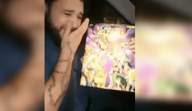 Facebook viral: le regalan un álbum de los 'Caballeros del Zodiaco' y así reacciona [VIDEO]