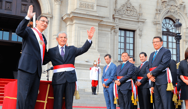 Vizcarra tomó juramento a nuevo gabinete y pidió trabajar por peruanos