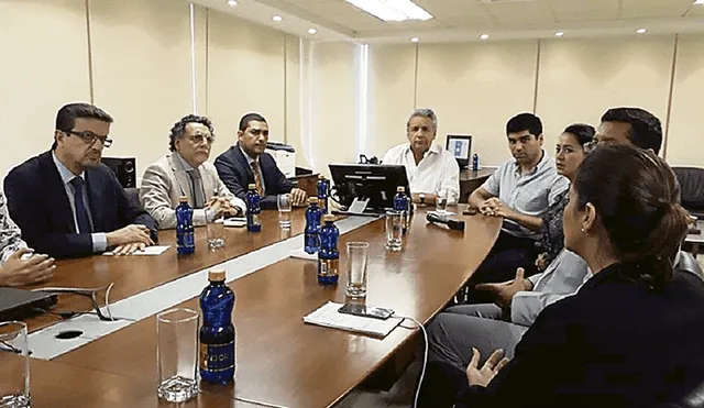 Gabinete. Lenín Moreno con sus ministros en Guayaquil.