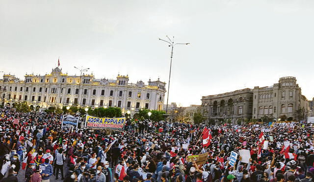 La plaza San Martín fue el lugar donde se concentraron los manifestantes. Foto: Marco Cotrina/La República