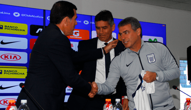 Pablo Bengoechea le dio la bienvenida a Pablo Bengoechea en su regreso a Alianza Lima.| Foto: GLR