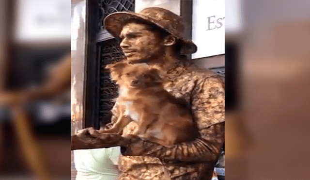 Facebook viral: Perro trabaja con su amo como estatua y su gran actuación es para admirar [VIDEO]