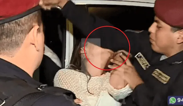 La mujer, junto a su pareja, fue trasladada a la comisaría de Miraflores. (Foto: Captura video)