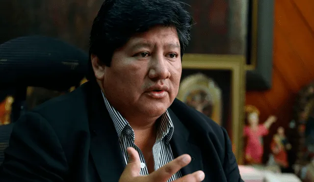 Edwin Oviedo acusa de "abuso total" investigación de fiscal Juan Carrasco