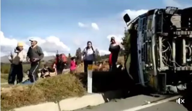 Tres muertos tras volcadura de vehículo con peregrinos del Señor de Qoyllority [VIDEO]