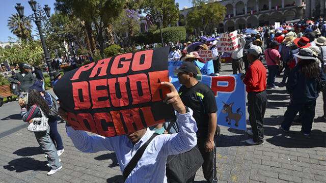 Gobierno Regional de Arequipa asegura pago de deuda social para 1 400 maestros
