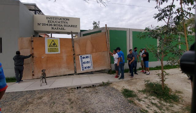 Padres señalan que empresa aún no cumple con equipamiento de centro de cómputo de colegio. Foto: Almendra Ruesta.