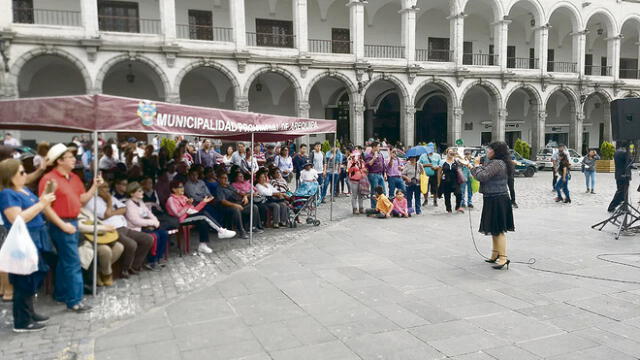 Realizan homenaje a Polo Campos en Plaza de Armas de Arequipa