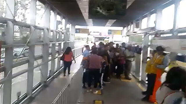 Metropolitano: usuarios reportan demora en buses de estación Javier Prado [VIDEO]