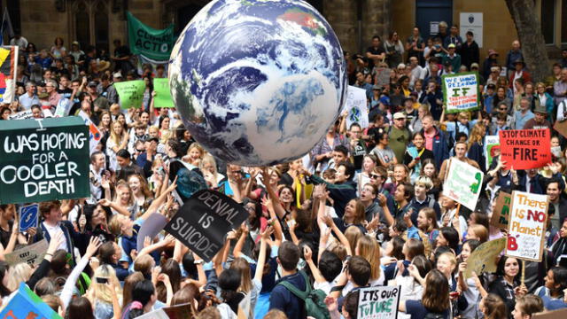 Estudiantes de todo el mundo protestan contra el cambio climático