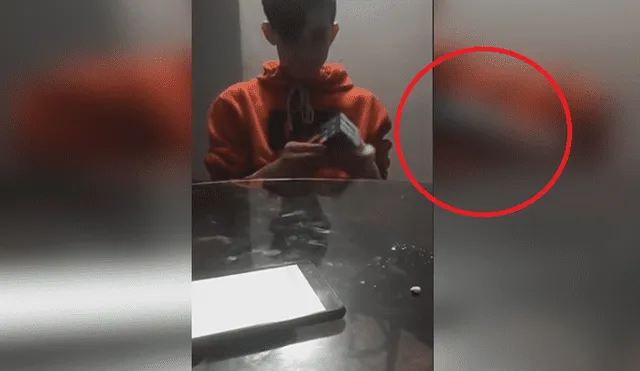 YouTube viral: preciso momento en que 'niña fantasma' aparece y asusta a joven en Chile [VIDEO]