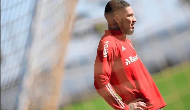Paolo Guerrero fue operado del ligamento cruzado en Brasil.