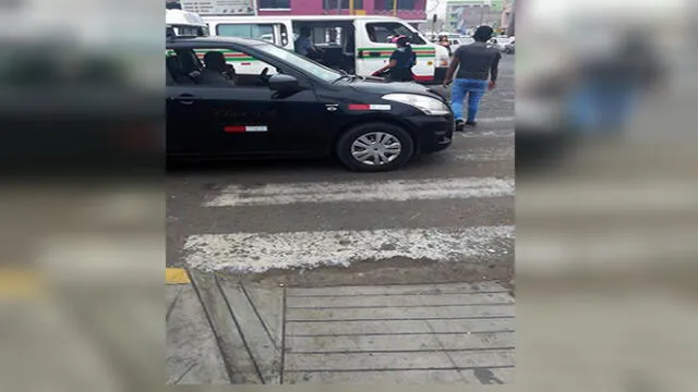 #YoDenuncio: vehículos invade cruce peatonal en vía de Trujillo