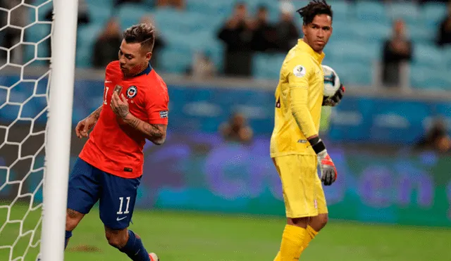 Perú vs Chile: Televisa Deportes destacó la actuación de Pedro Gallese al taparle penal a Eduardo Vargas. Foto: EFE