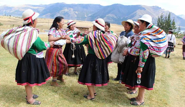 Mujeres Acomayo Cusco