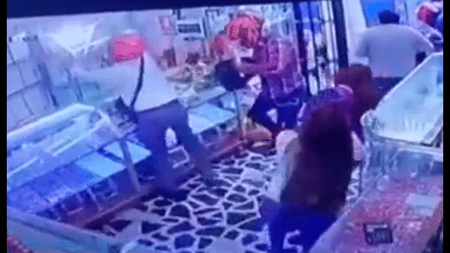 Centro de Lima: con hachas y armas roban más de 50 mil soles en joyería [VIDEO]