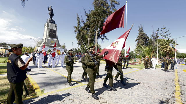 Sur renueva juramento a la bandera peruana
